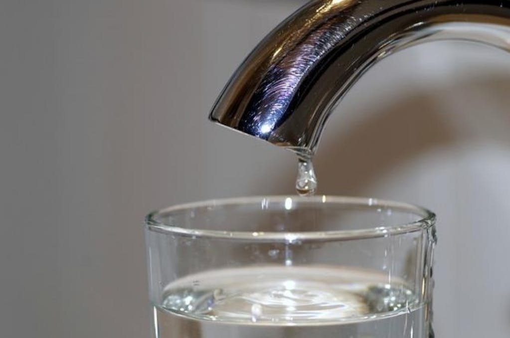 Ahorrar agua para ayudar a cuidar el ambiente