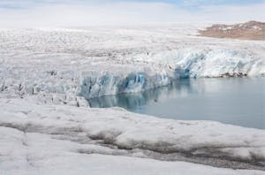 Vista del glaciar Qaleraliq en mayo de 2009.PACO NADAL YUSTE